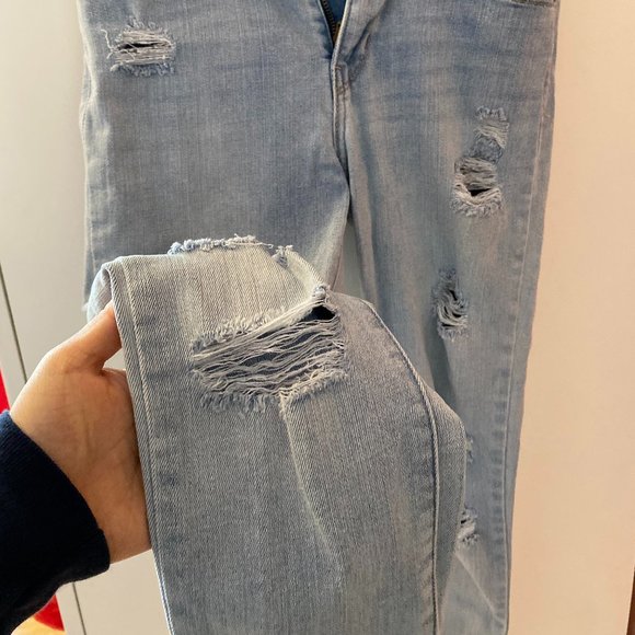 Levis Light Wash Skinny Jeans - Picture 3 of 7